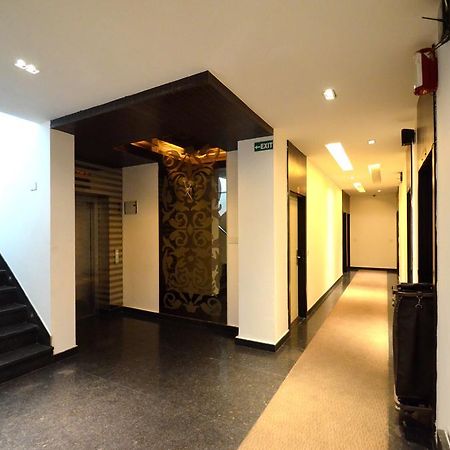 Hotel Metro View Дели Экстерьер фото