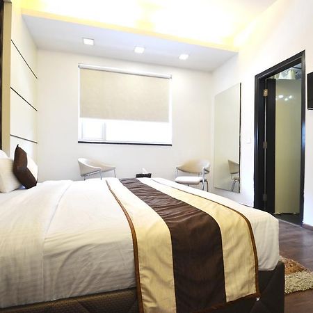 Hotel Metro View Дели Экстерьер фото
