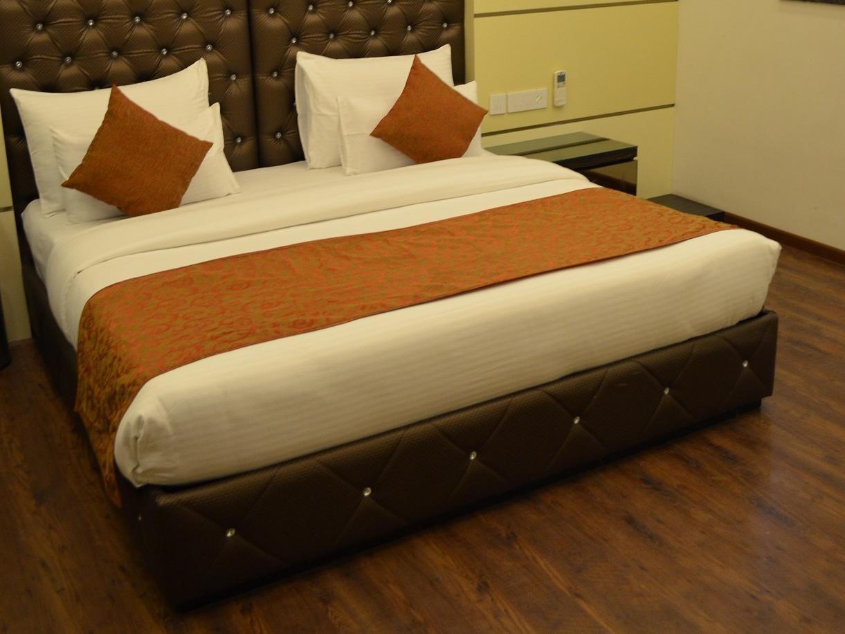 Hotel Metro View Дели Экстерьер фото