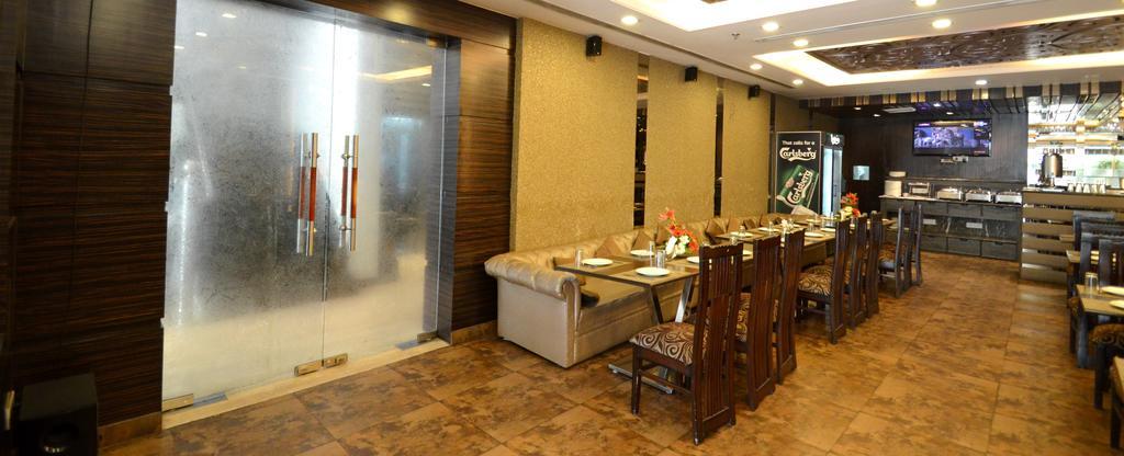Hotel Metro View Дели Экстерьер фото