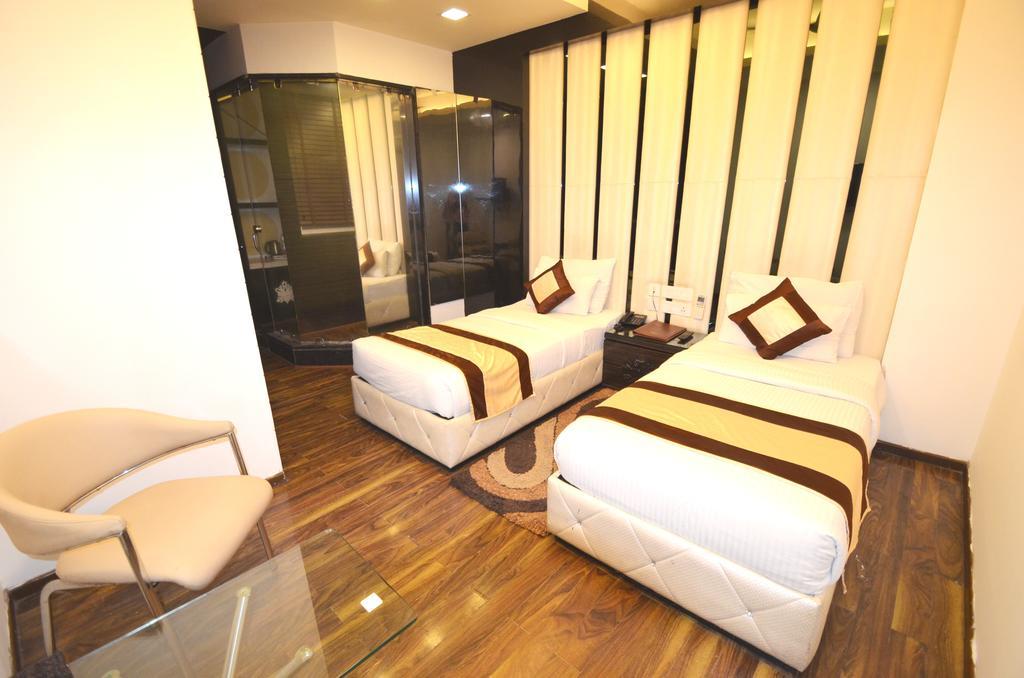Hotel Metro View Дели Экстерьер фото