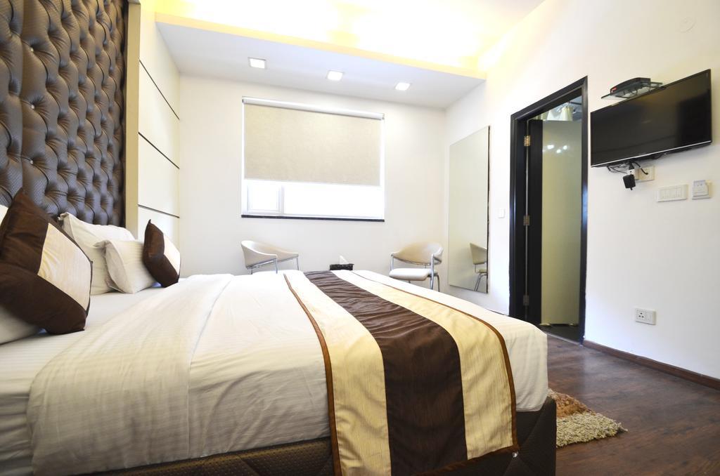 Hotel Metro View Дели Экстерьер фото