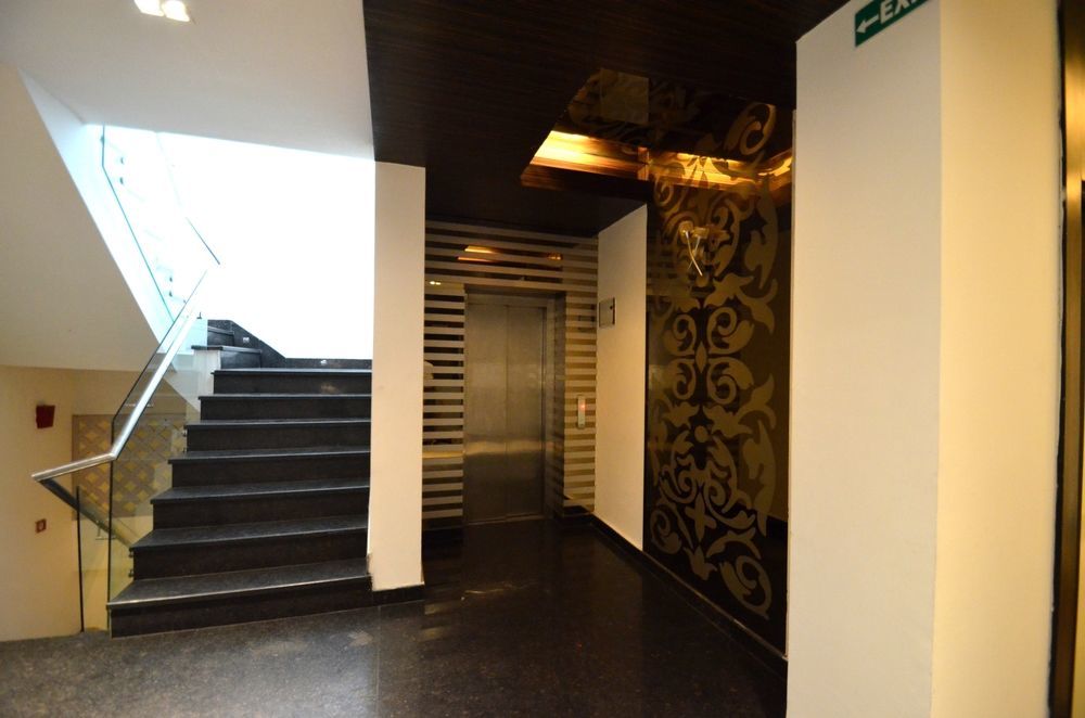 Hotel Metro View Дели Экстерьер фото