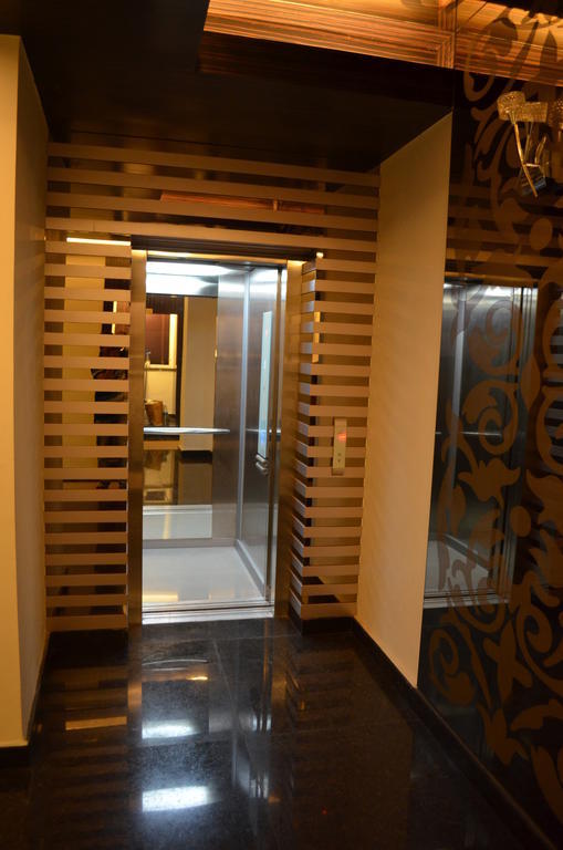 Hotel Metro View Дели Экстерьер фото